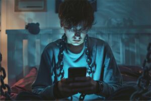Addiction to phones and games tied to teen suicide: Study