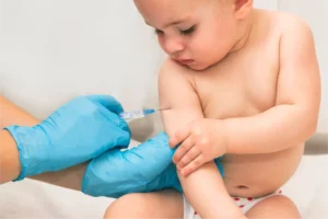 US pediatricians call for infant COVID shots, opposing CDC position