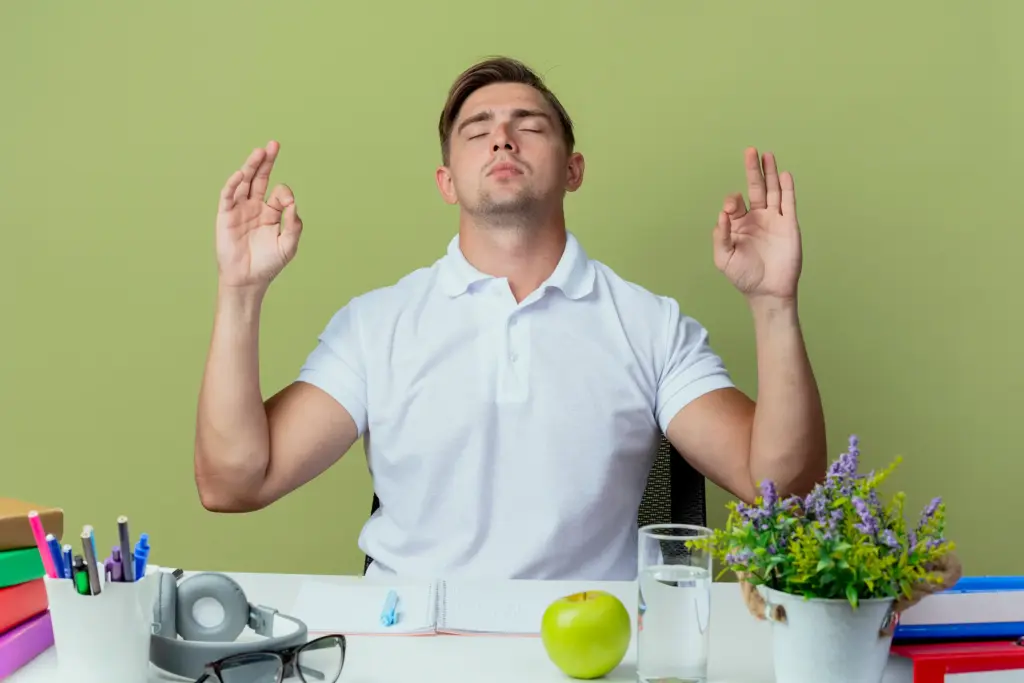 Feeling anxious? How the 3-3-3 rule can help you instantly 1 Feeling anxious? How the 3-3-3 rule can help you instantly