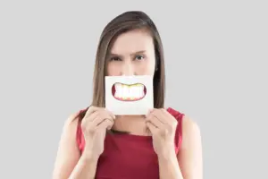 Plaque on teeth: What it is and how to remove it safely