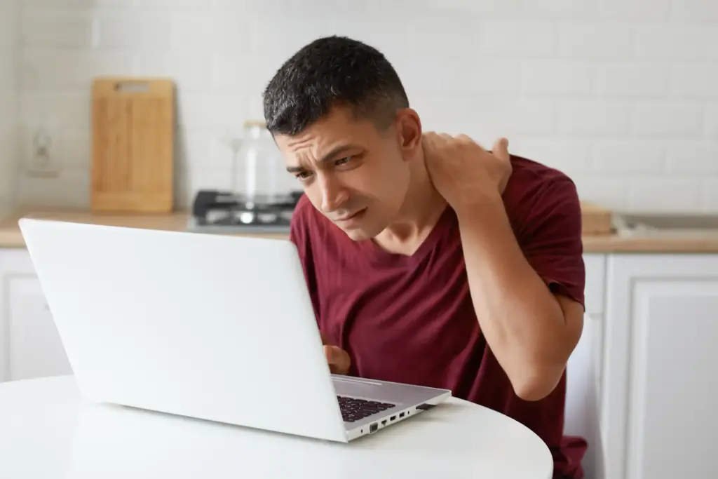 Text neck syndrome: How your phone is hurting your spine