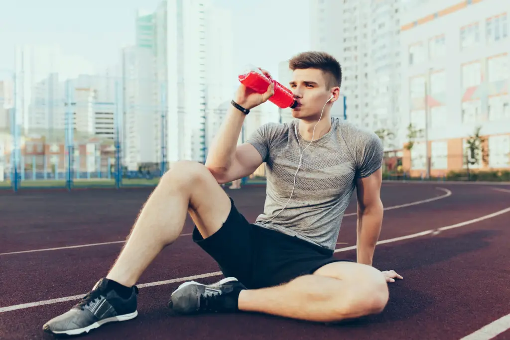 What to drink during a workout: 6 tips to stay hydrated and energised