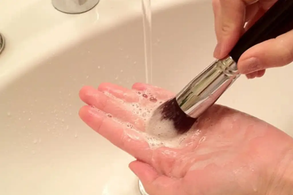 How to clean makeup brushes