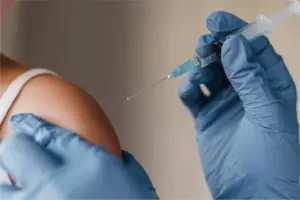 US: CDC shifts to individual choice on COVID vaccines, urges doctor consults