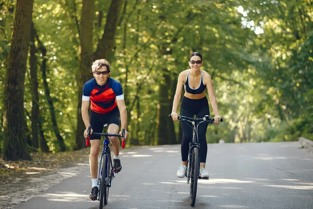 Cycling vs. running: Which exercise is better to reduce belly fat?