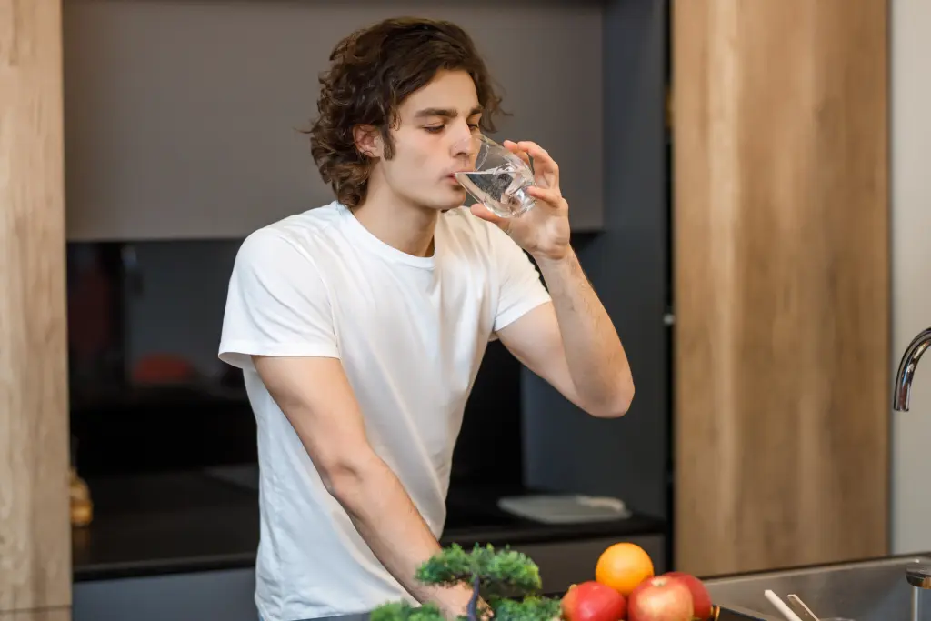 How much water should you drink for glowing skin?