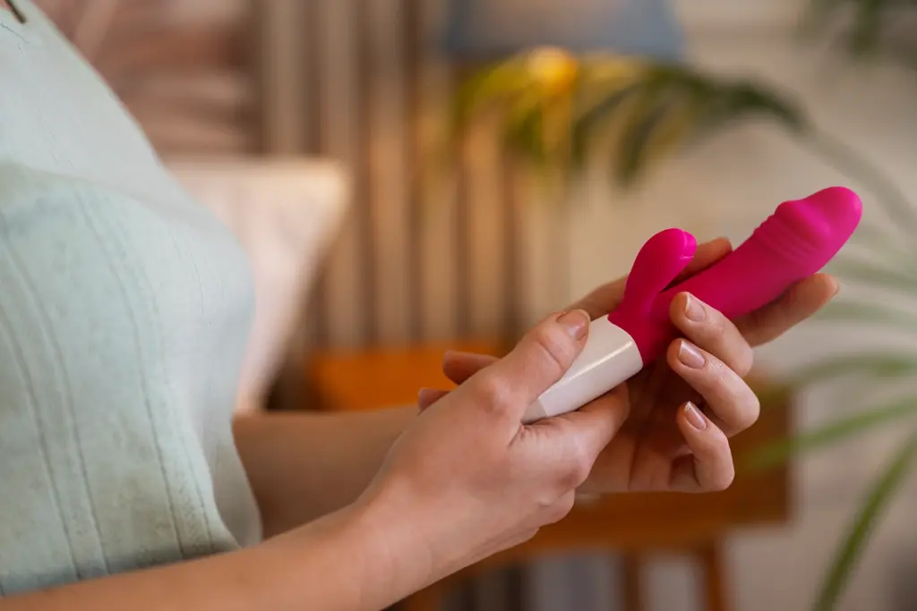 Is it healthy to use a vibrator? 2 Is it healthy to use a vibrator?