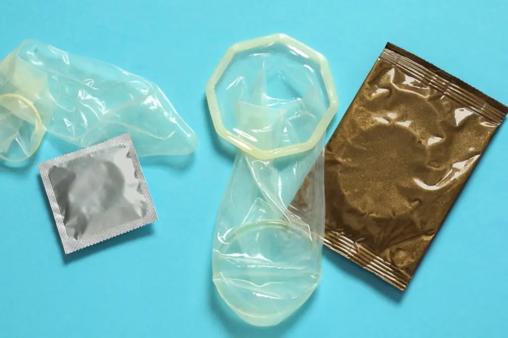 What happens if you use an expired condom? Signs, risks, and fixes 2 What happens if you use an expired condom? Signs, risks, and fixes