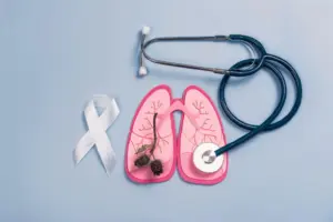 What are the warning signs of lung cancer and how is it treated?