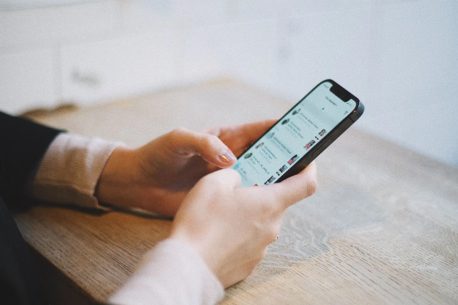 Platform Warning Label New York mandates mental health warnings on social media platforms
