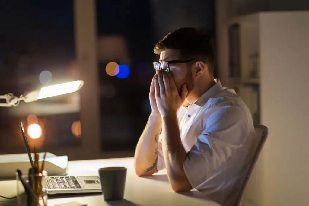 Social jetlag, insomnia cut workplace productivity, study finds