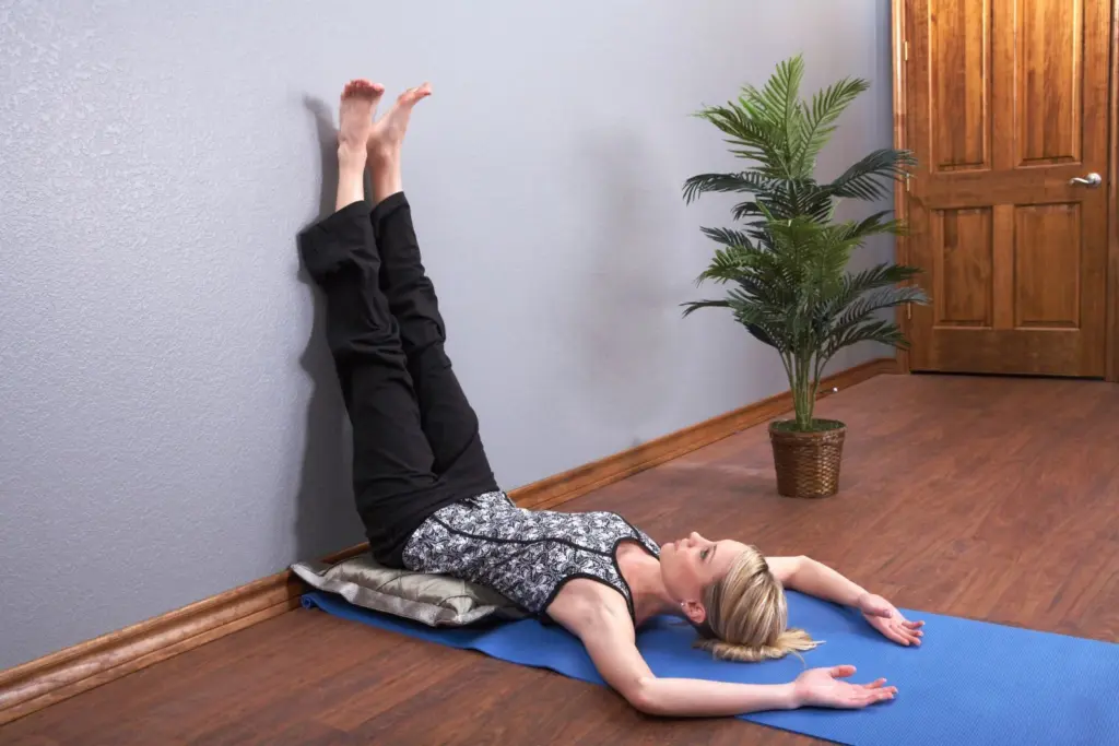 How to combine yoga and walking to manage blood pressure naturally