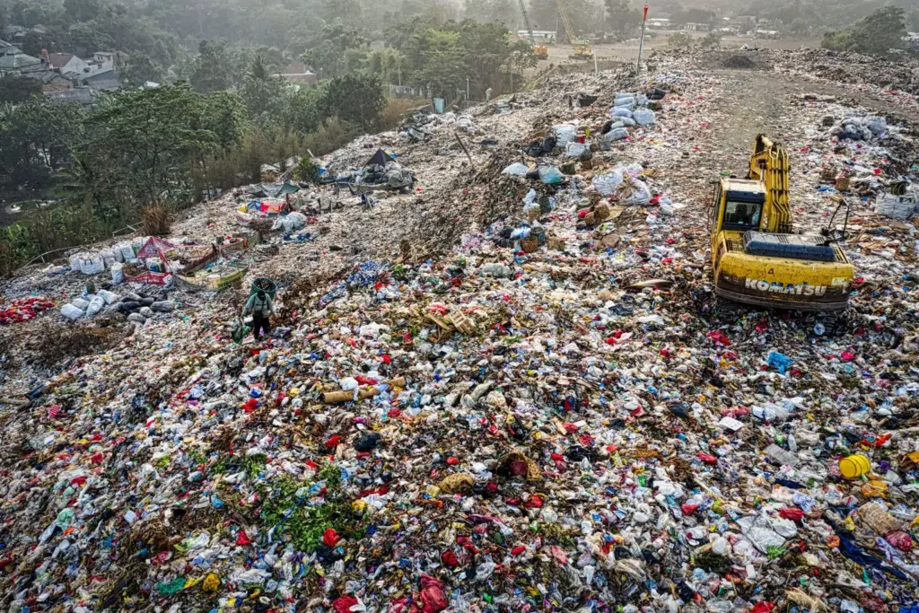 Plastics emissions could drive sharp increase in health impacts by 2040: Lancet study 1 Plastics emissions could drive sharp increase in health impacts by 2040: Lancet study