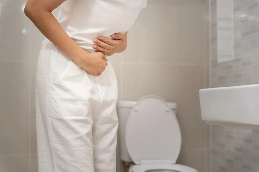 What’s causing lower belly pain when you pee? Common reasons explained 1 What’s causing lower belly pain when you pee Common reasons explained
