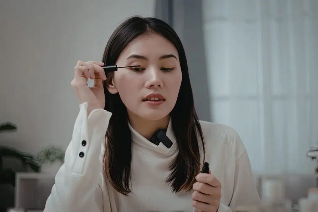 How makeup can harm your eyes and how to use it safely 1 How makeup can harm your eyes and how to use it safely