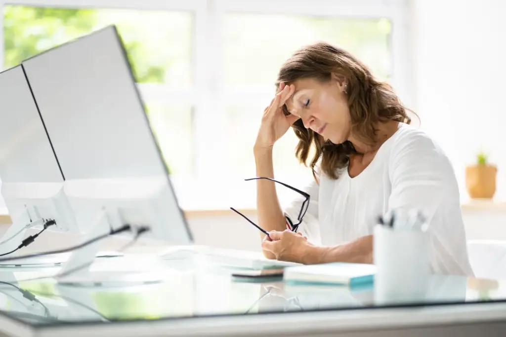 How to manage migraine at work without losing productivity